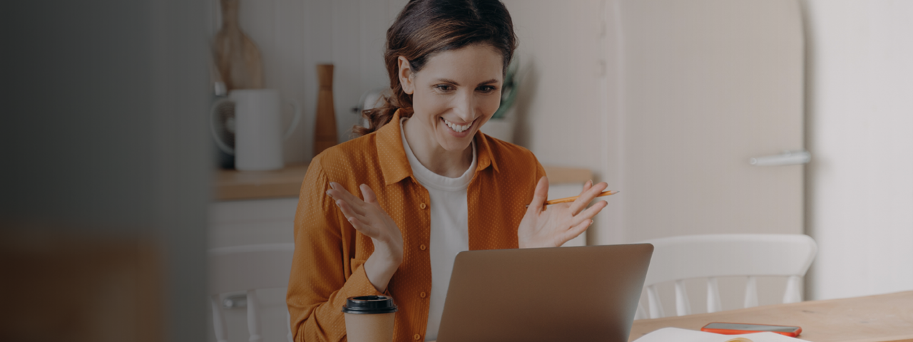 Woman unlocking Collabria welcome points on computer